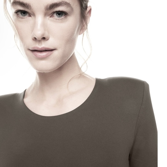 Aritzia Babaton Bodysuit Contour Shoulder Pad Longsleeve Light Gray Crew neck M - Picture 3 of 15